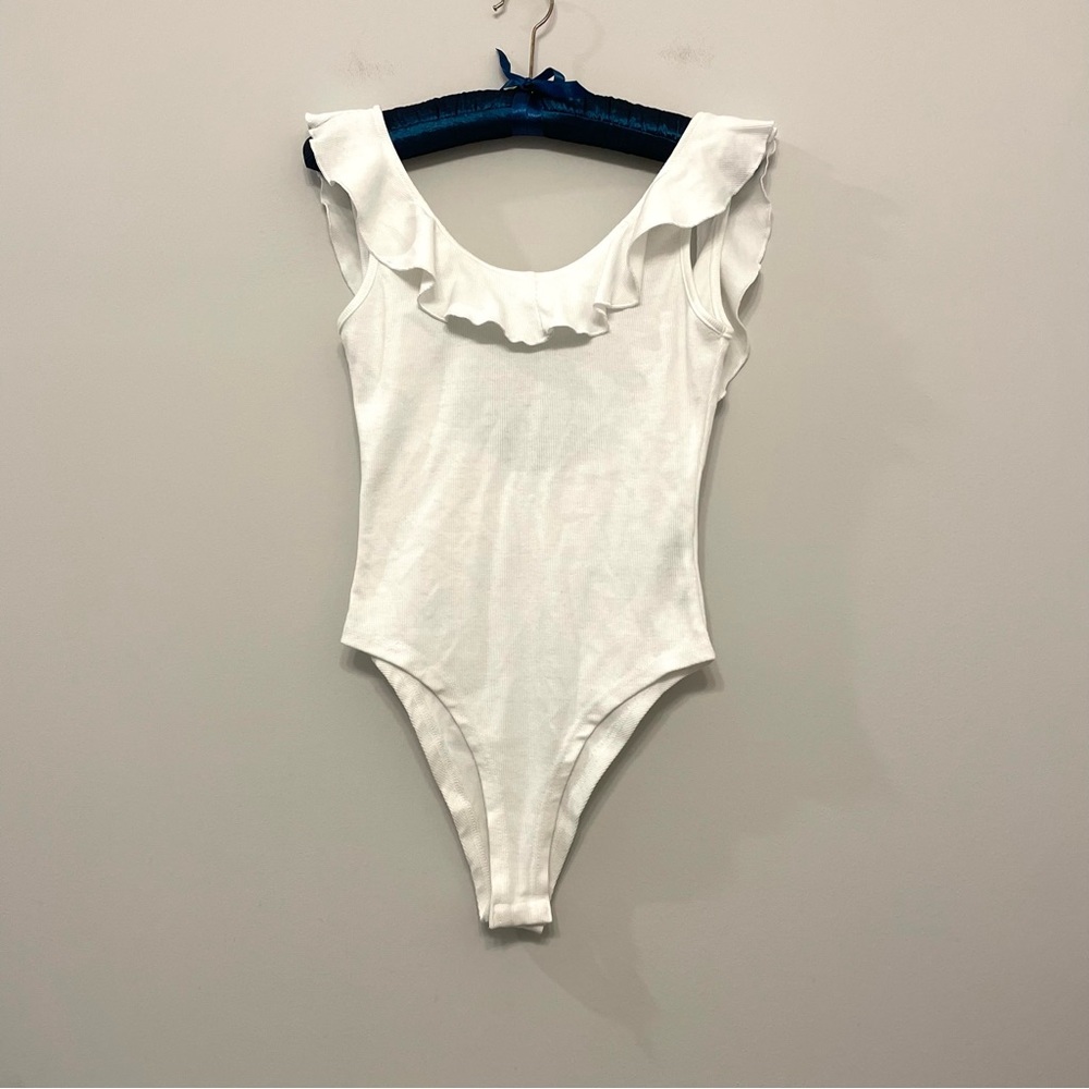 White‎ sleeveless ruffle open back bodysuit size XS NEW